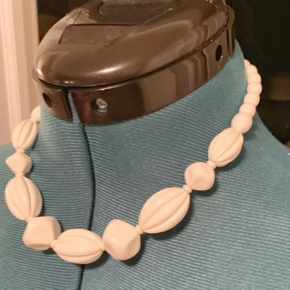 Vintage Style Beaded Choker Off White Necklace
